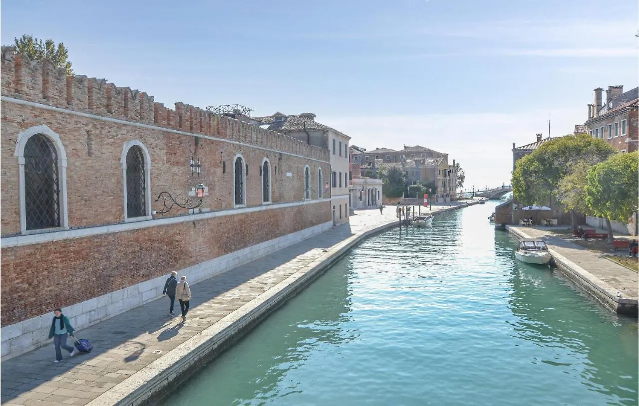 Nice Apartment In Venezia With Kitchen  Venedik