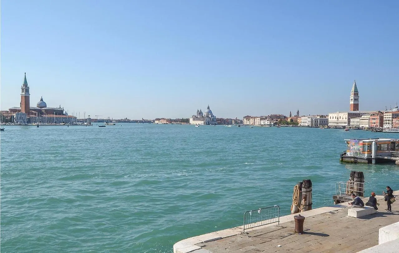 Nice Apartment In Venezia With Kitchen İtalya